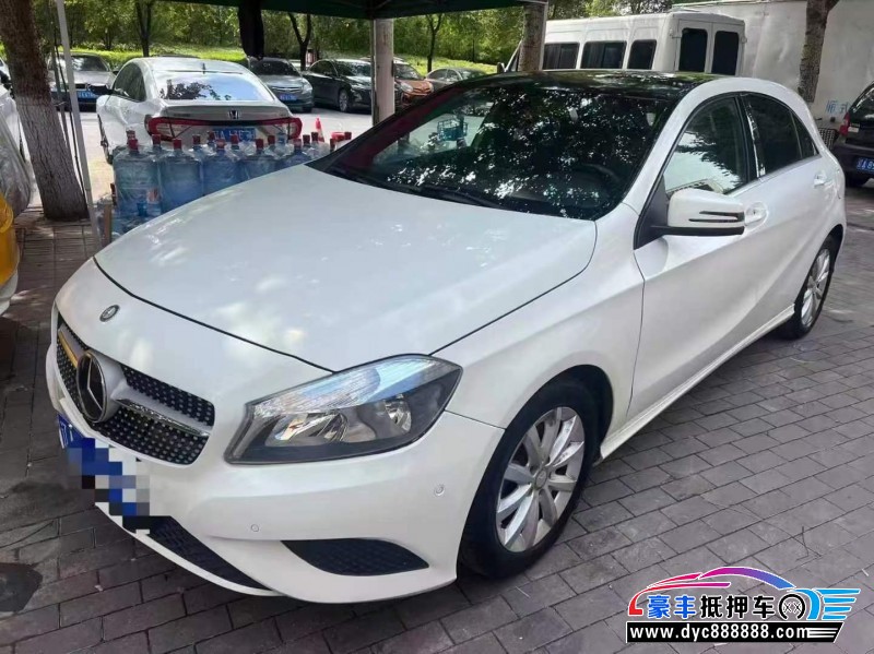 13年奔驰A轿车抵押车出售