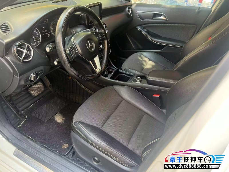 13年奔驰A轿车抵押车出售