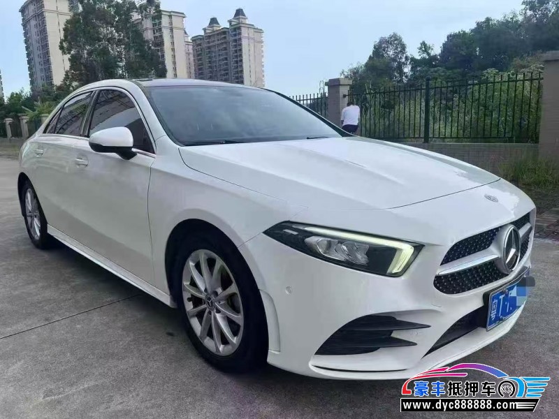 19年奔驰A轿车抵押车出售