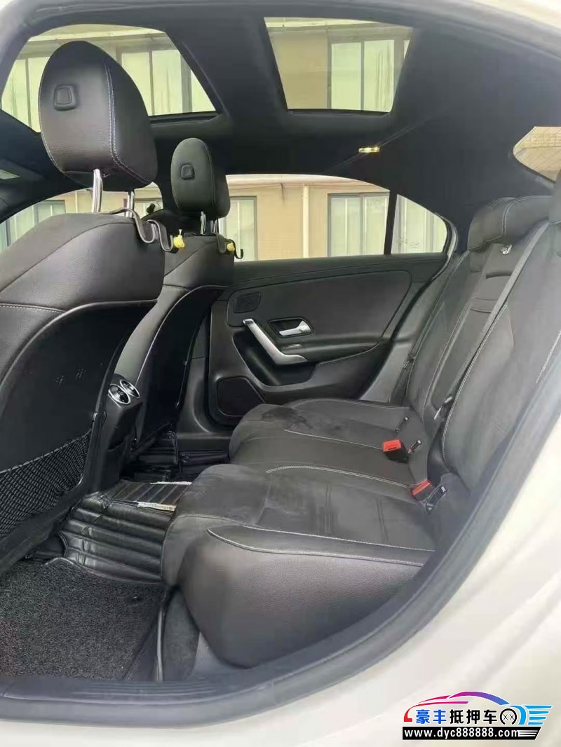 19年奔驰A轿车抵押车出售