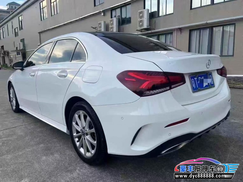 19年奔驰A轿车抵押车出售