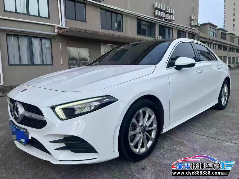 19年奔驰A轿车抵押车出售