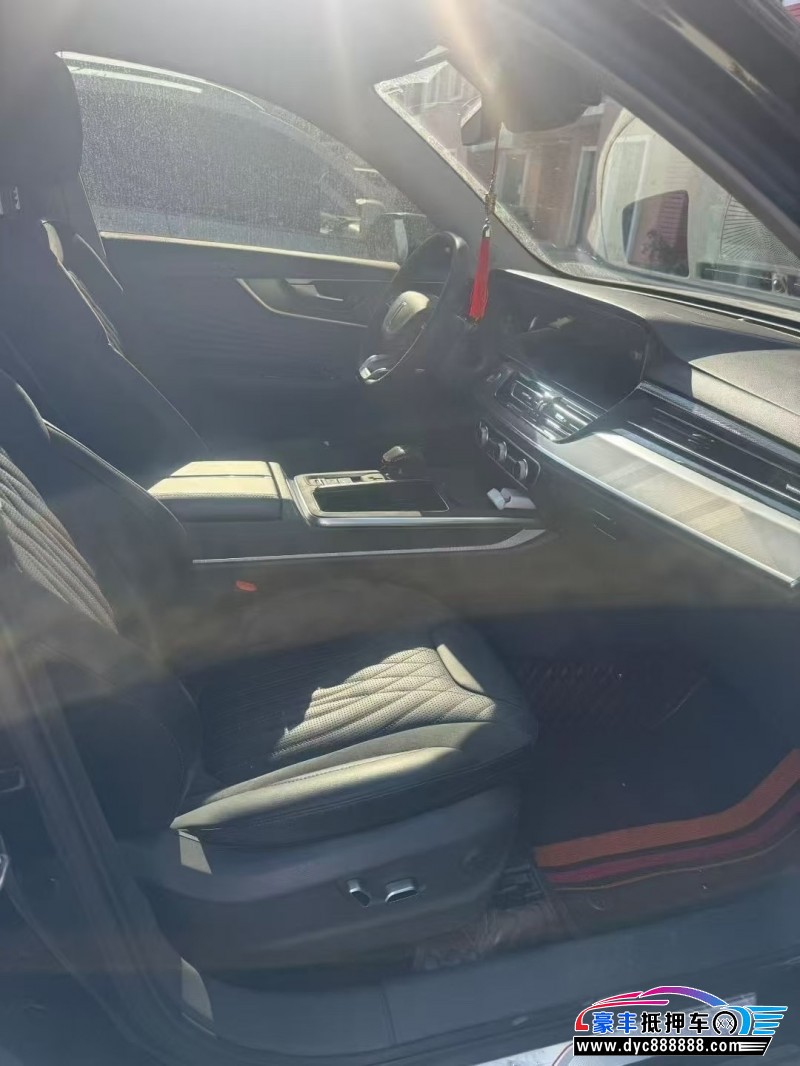 23年红旗HS5SUV抵押车出售