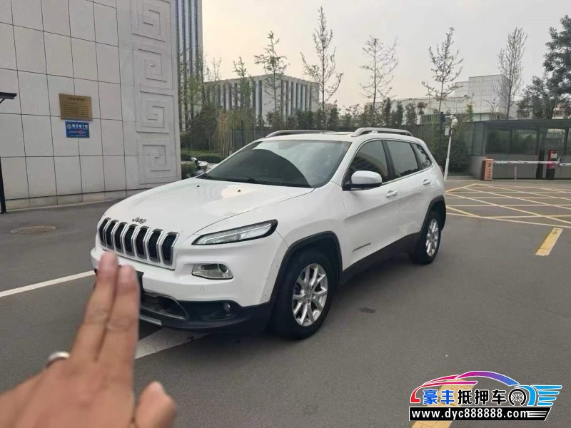 17年Jeep自由光轿车抵押车出售