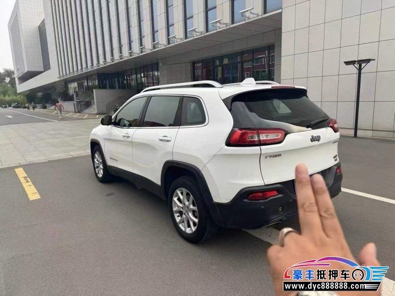 17年Jeep自由光轿车抵押车出售