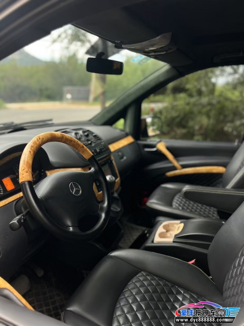 16年奔驰威霆轿车抵押车出售