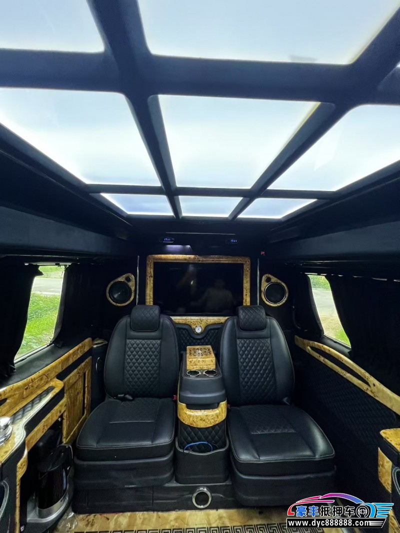 16年奔驰威霆轿车抵押车出售