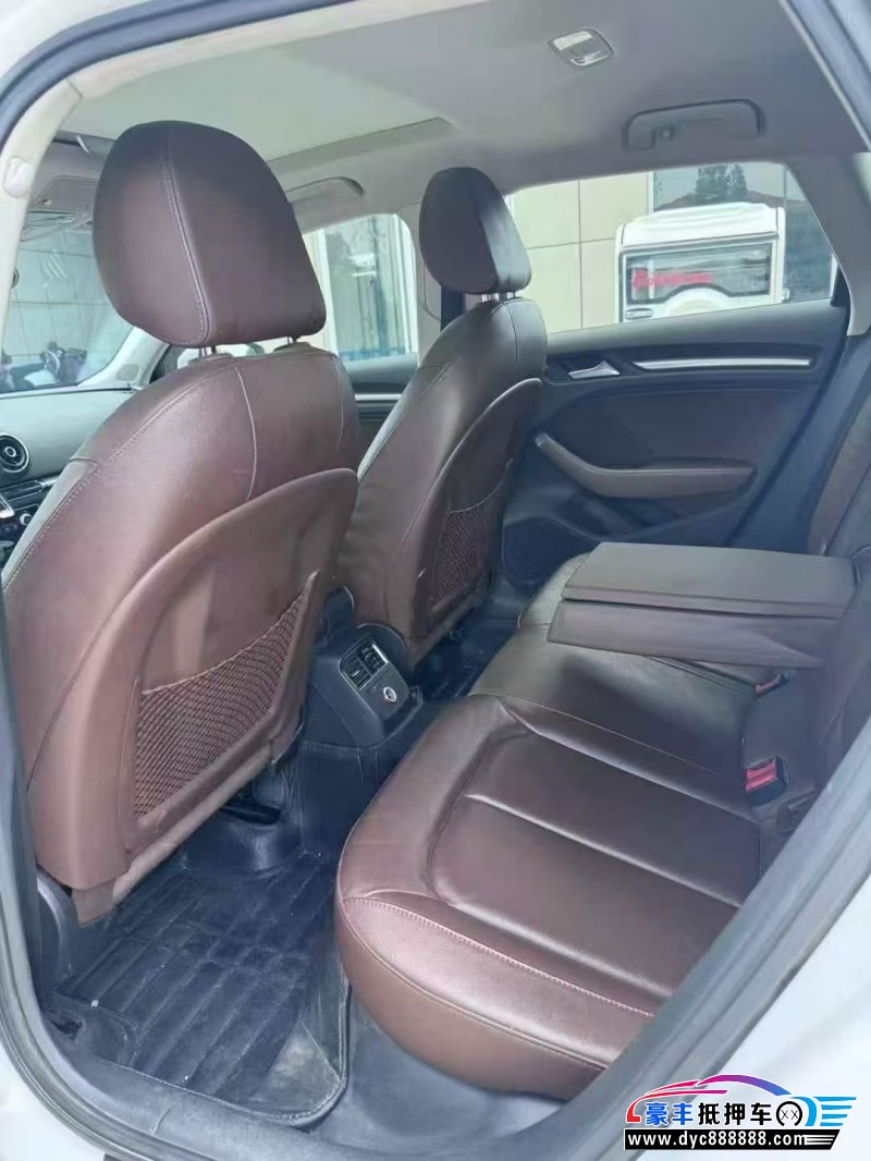 17年奥迪A3轿车抵押车出售