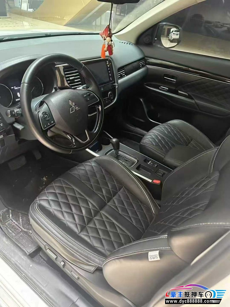 22年三菱欧蓝德轿车抵押车出售