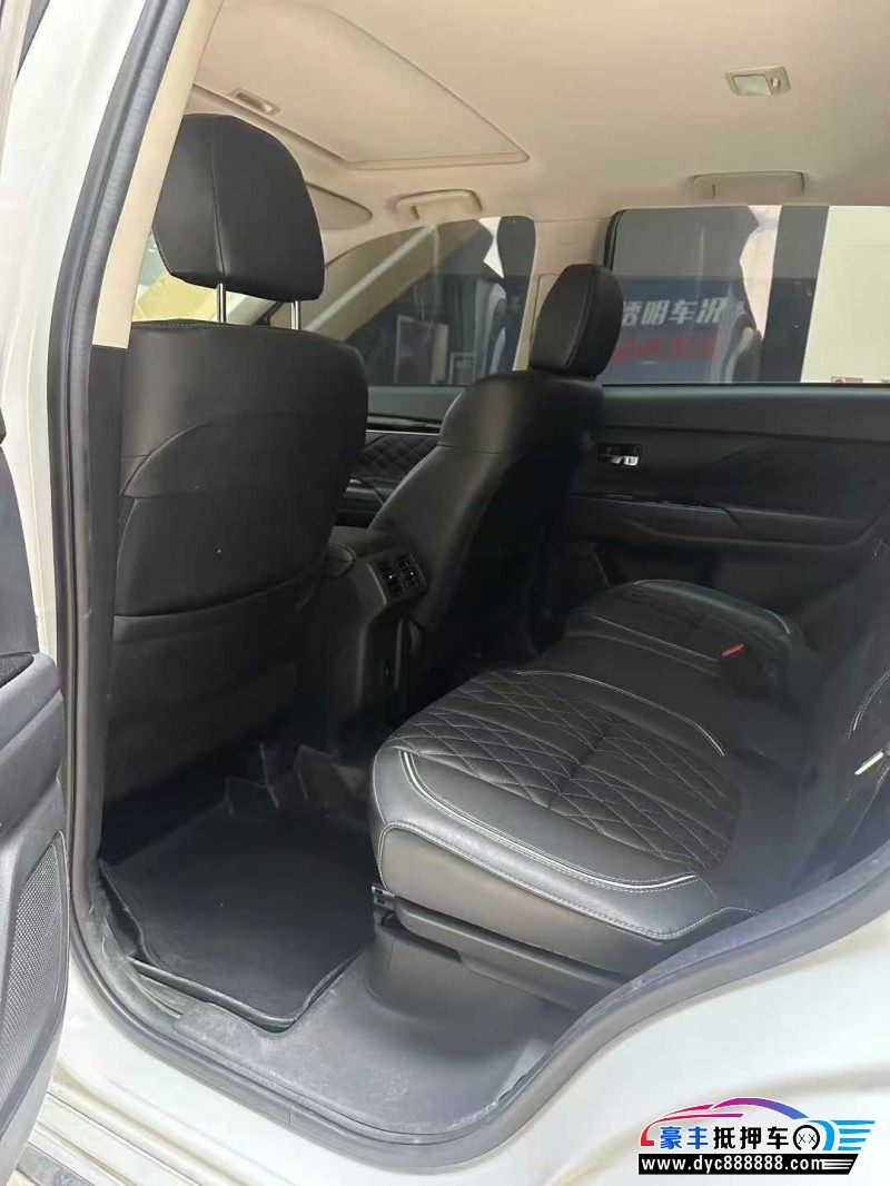 22年三菱欧蓝德轿车抵押车出售