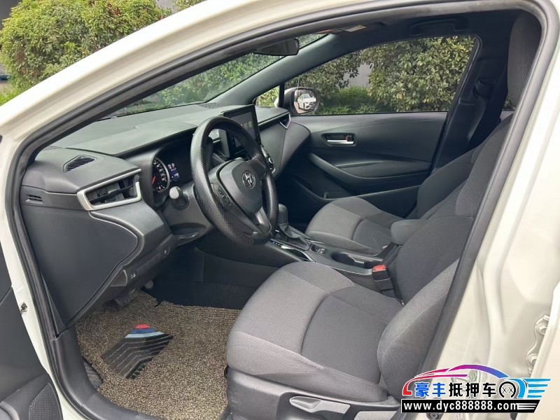 22年丰田雷凌轿车抵押车出售