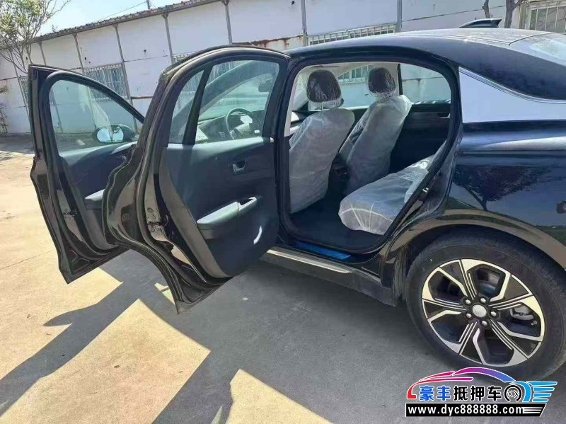 24年红旗EQM5轿车抵押车出售