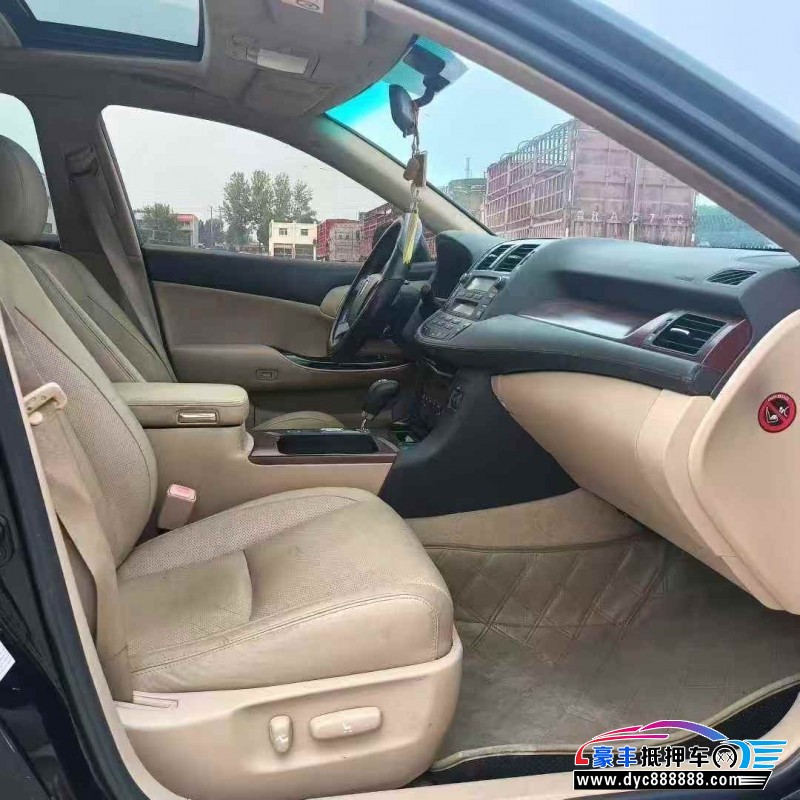 11年丰田皇冠轿车抵押车出售