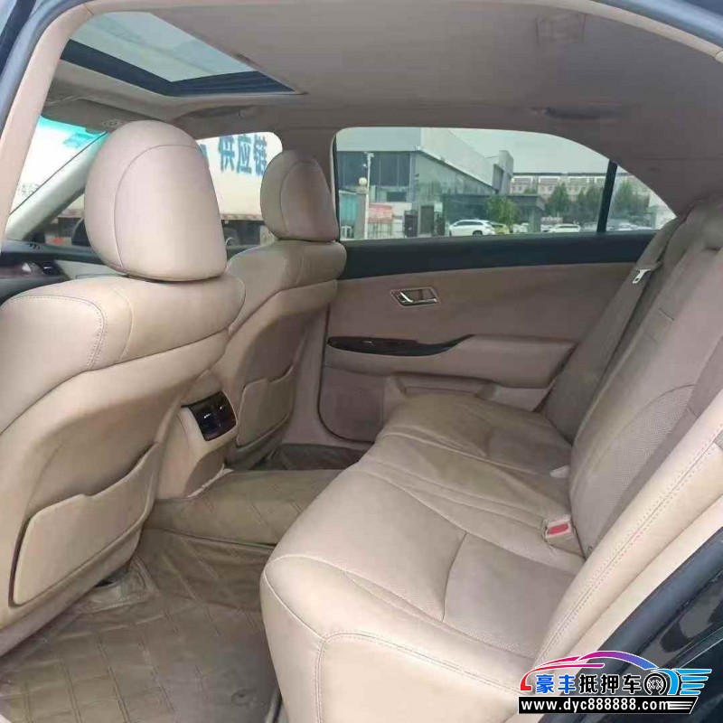 11年丰田皇冠轿车抵押车出售