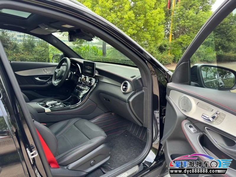 18年奔驰GLC轿车抵押车出售