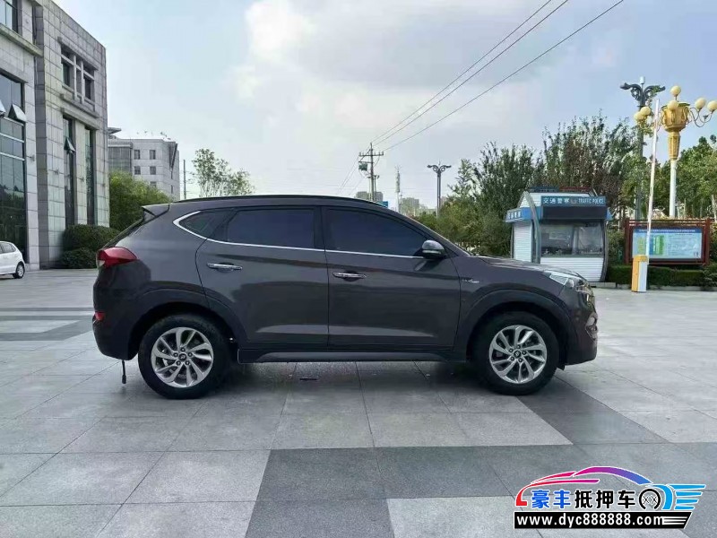 16年现代途胜轿车抵押车出售