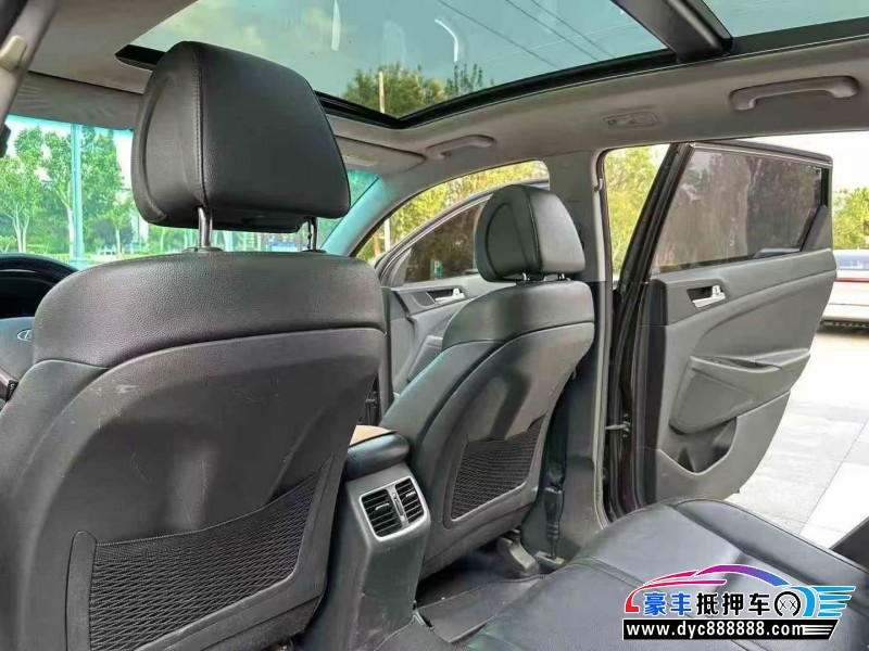 16年现代途胜轿车抵押车出售