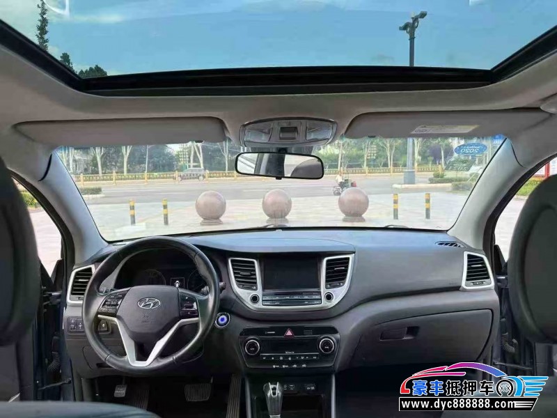 17年现代途胜轿车抵押车出售