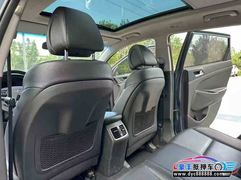 17年现代途胜轿车抵押车出售