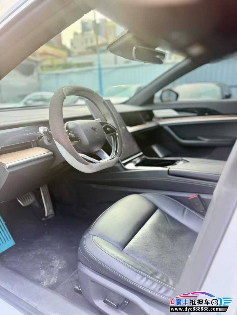 23年哪吒S轿车抵押车出售