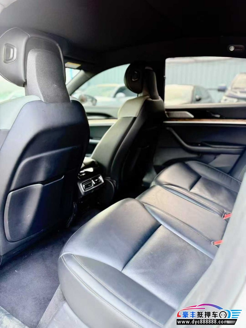 23年哪吒S轿车抵押车出售