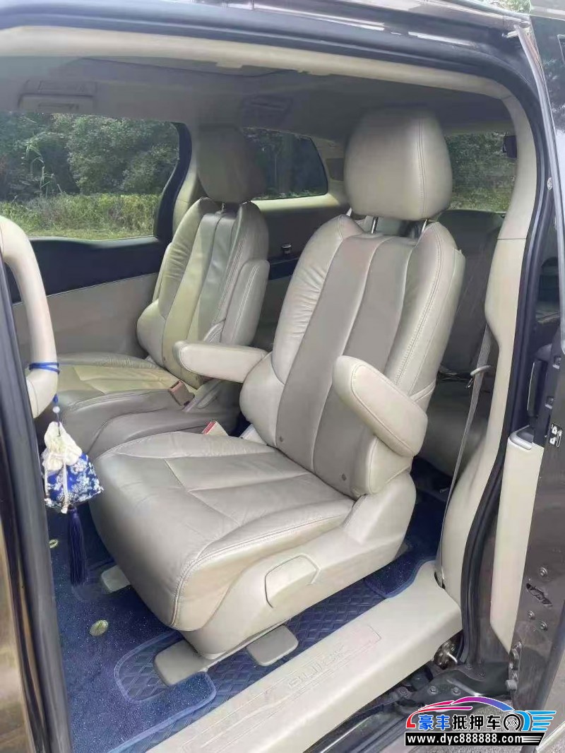 15年别克GL8轿车抵押车出售