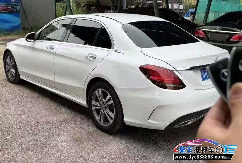 19年奔驰C轿车抵押车出售