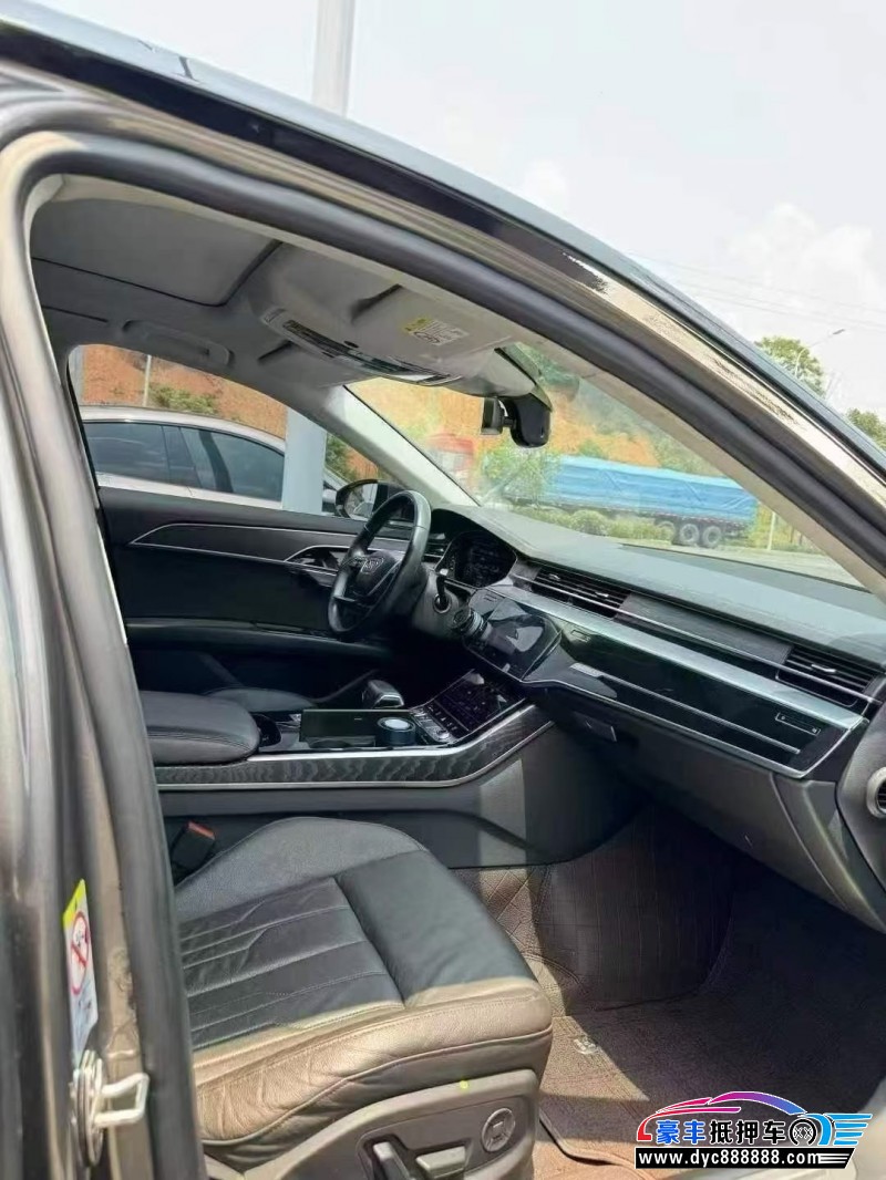 20年奥迪A8轿车抵押车出售