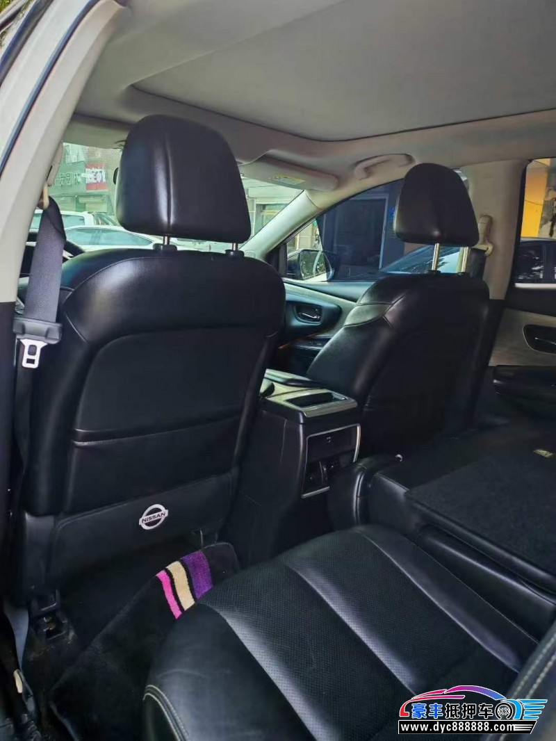 17年日产楼兰轿车抵押车出售