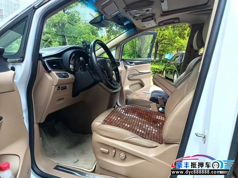 18年别克GL8轿车抵押车出售