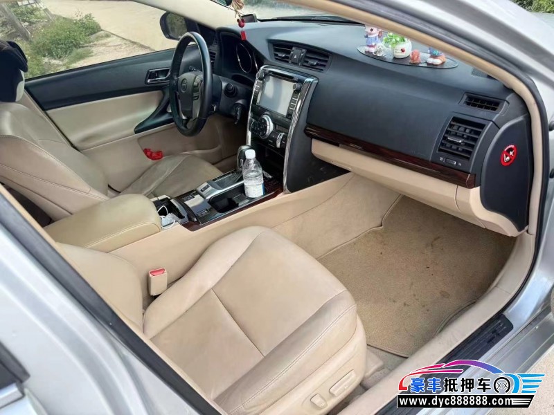 13年丰田锐志轿车抵押车出售