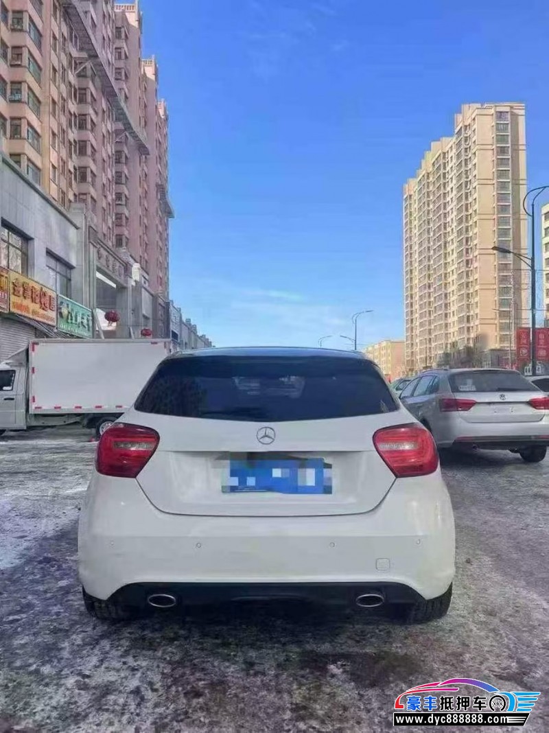 14年奔驰A轿车抵押车出售