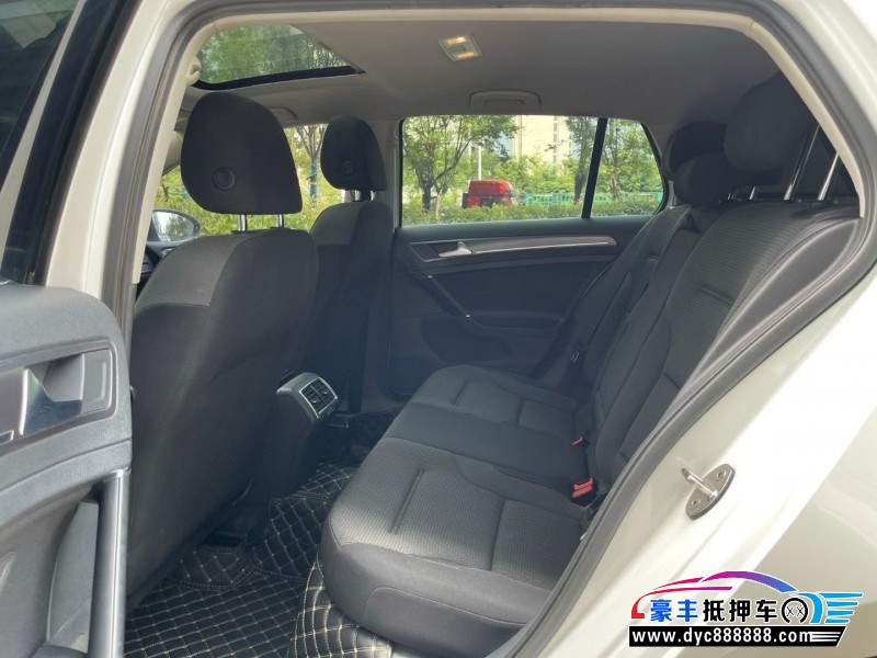 17年大众高尔夫轿车抵押车出售