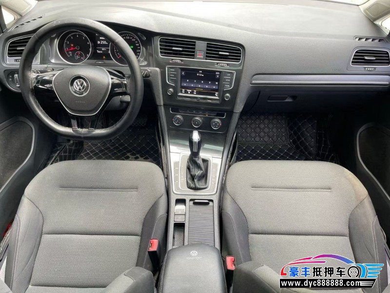17年大众高尔夫轿车抵押车出售