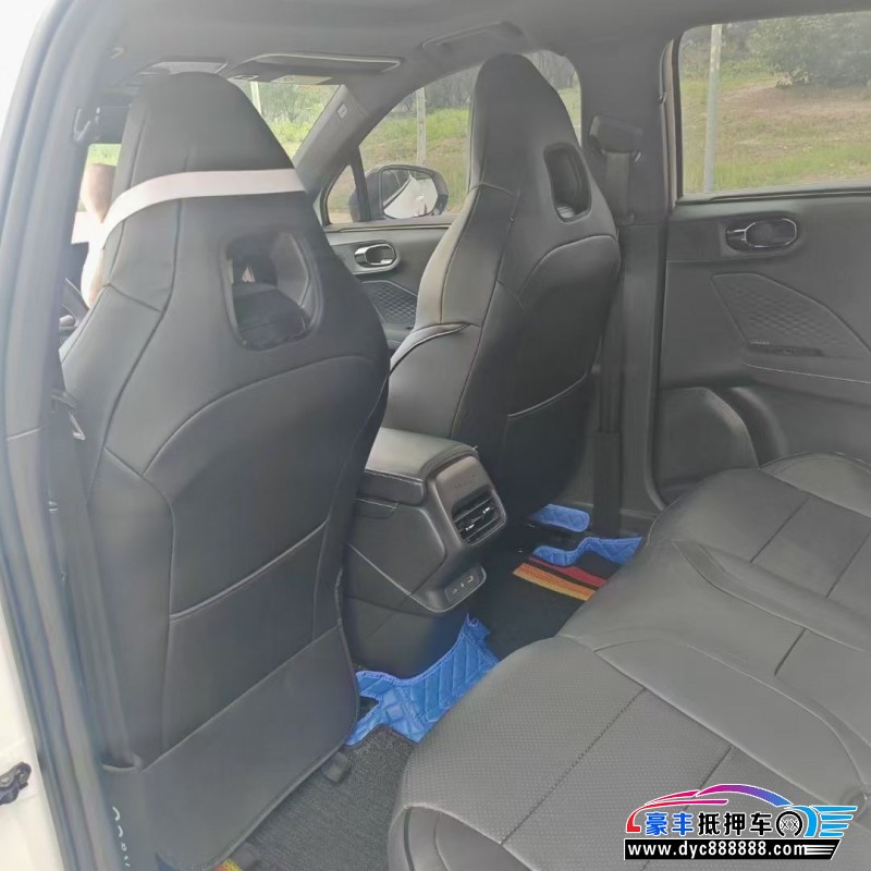 25年领克06轿车抵押车出售