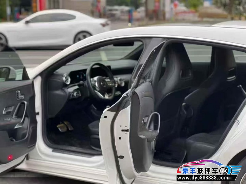 22年奔驰CLA级轿车抵押车出售