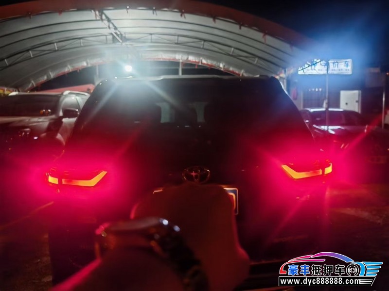 18年丰田汉兰达轿车抵押车出售