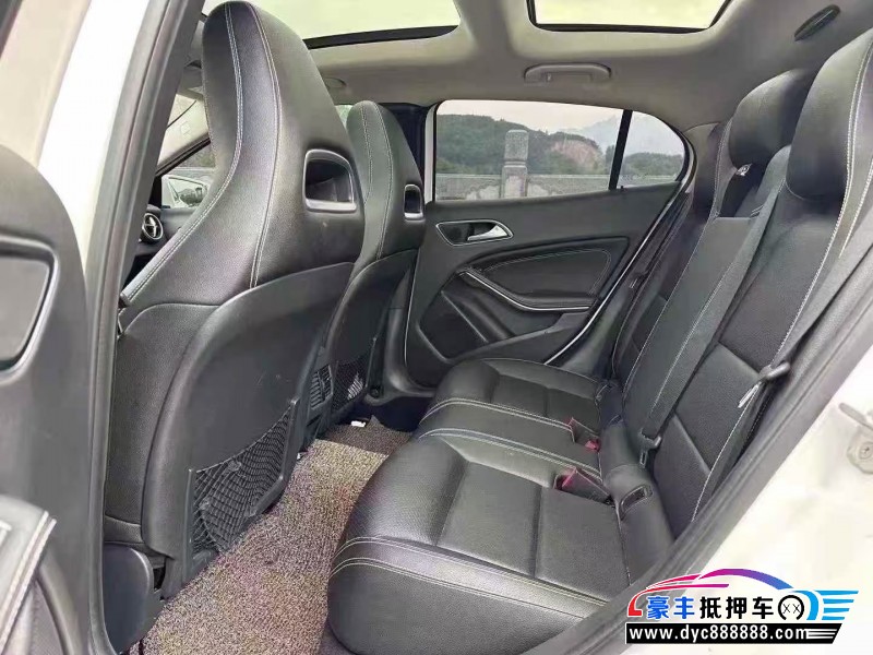 16年奔驰GLA轿车抵押车出售