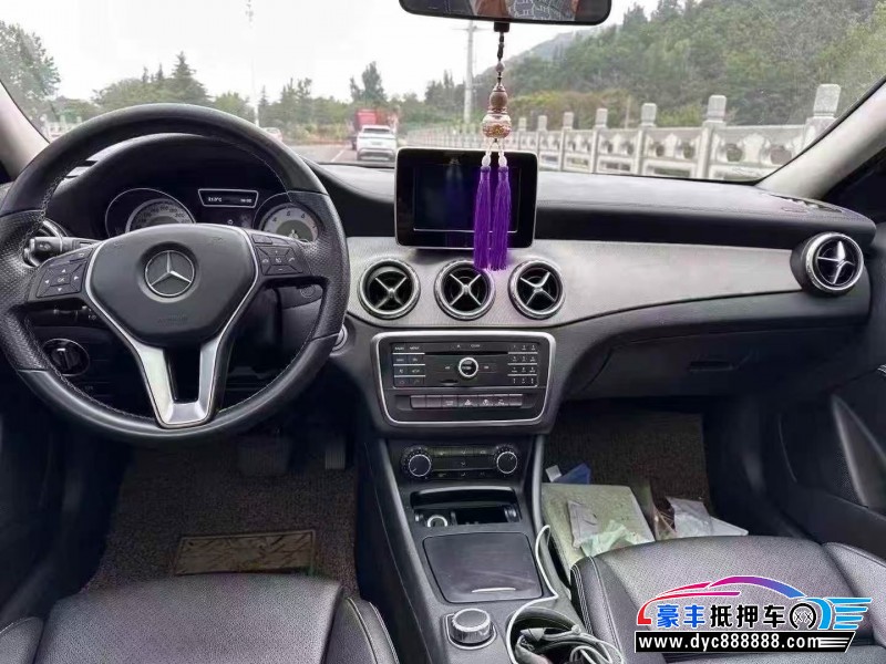 16年奔驰GLA轿车抵押车出售
