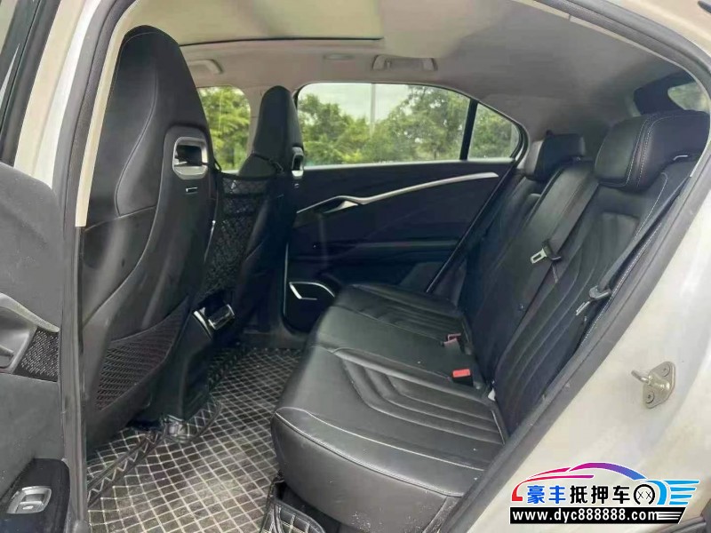 23年哪吒U轿车抵押车出售