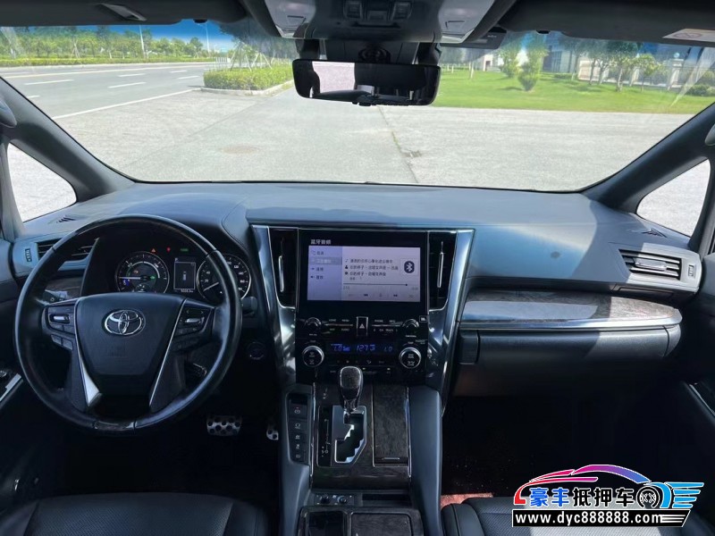 20年丰田埃尔法轿车抵押车出售