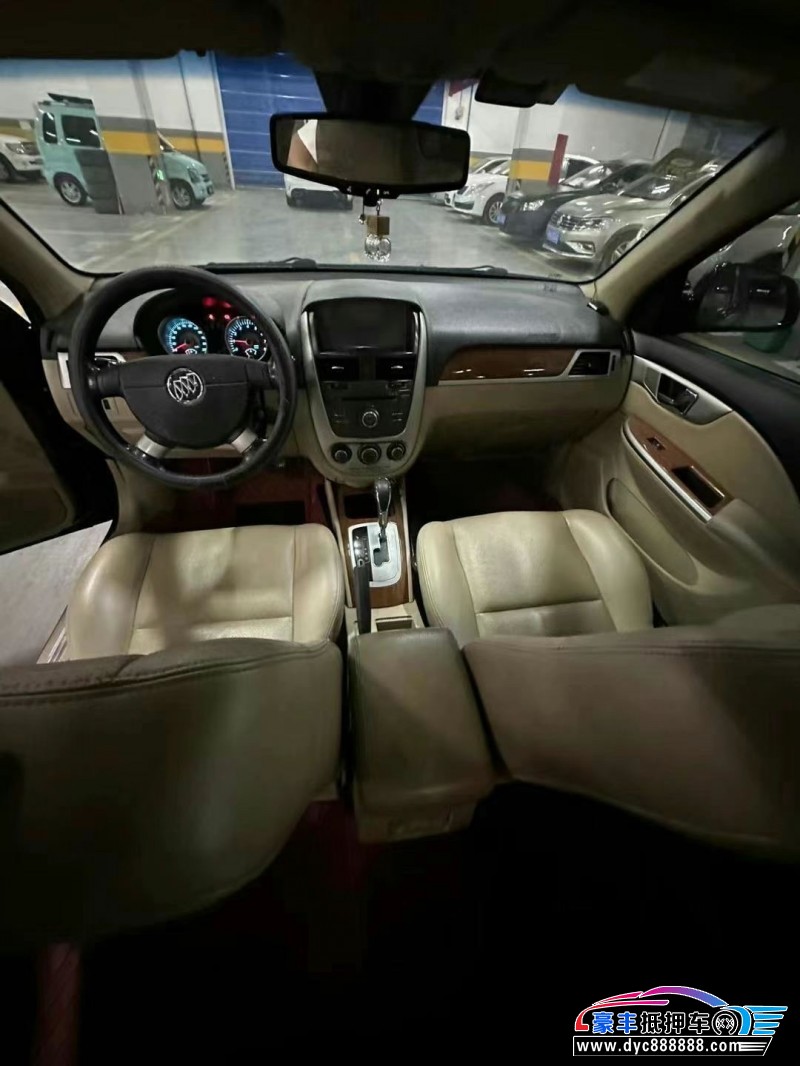 13年别克凯越轿车抵押车出售