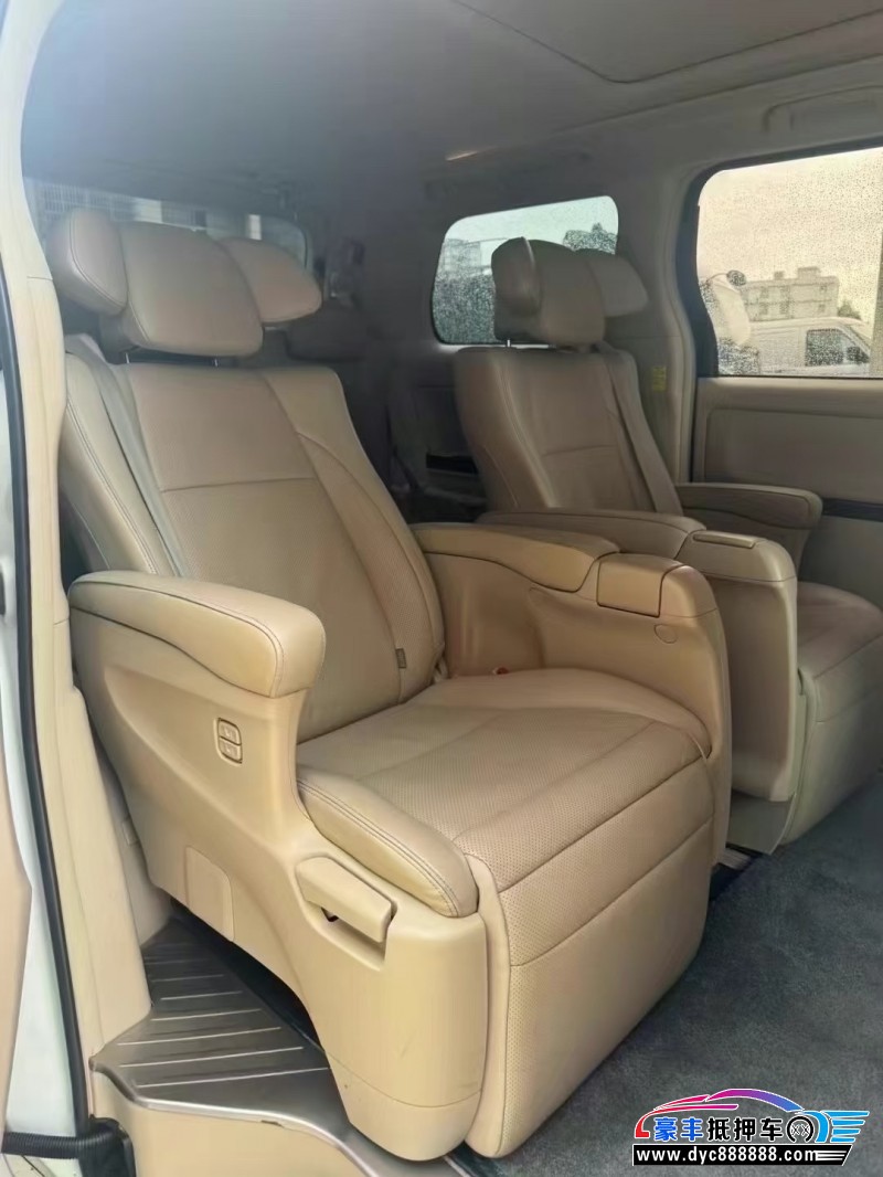 15年丰田埃尔法轿车抵押车出售