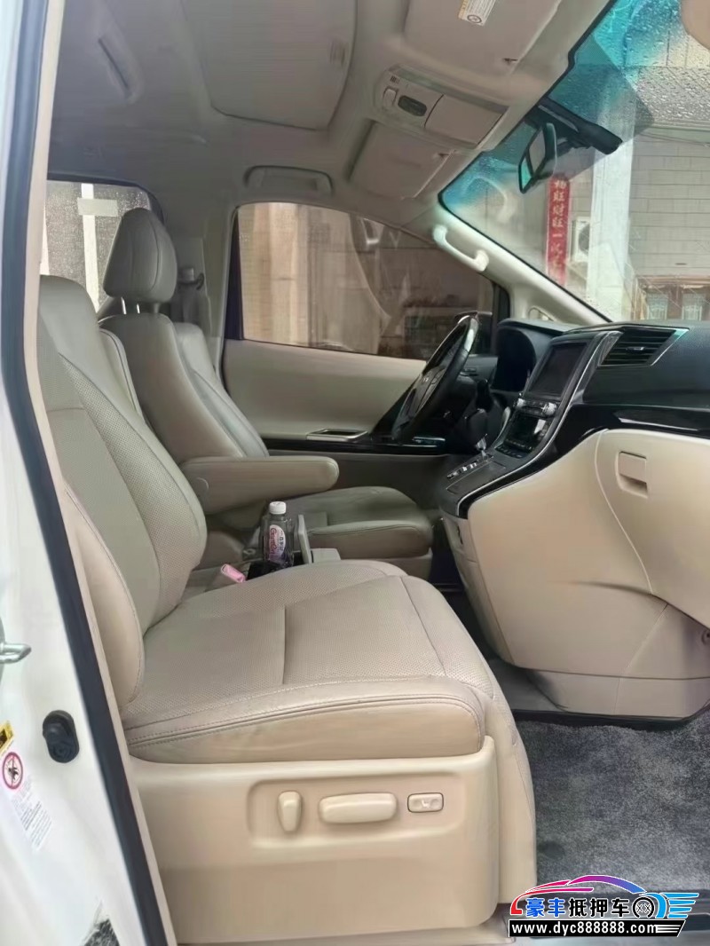 15年丰田埃尔法轿车抵押车出售