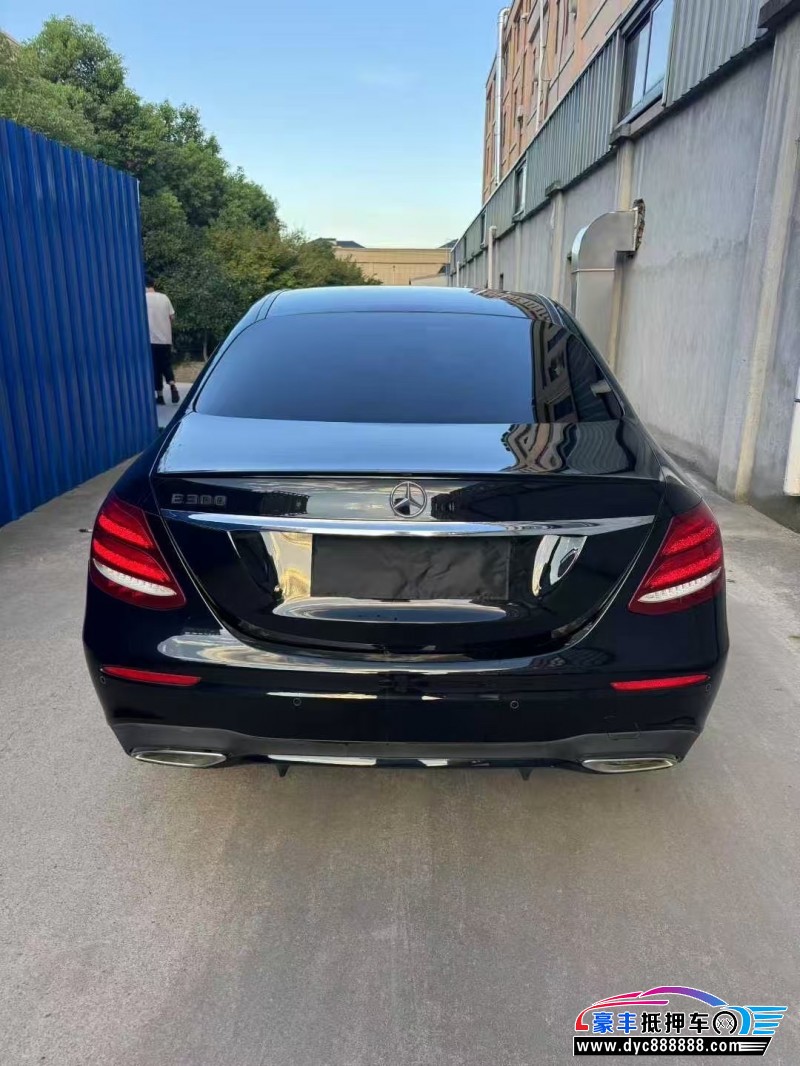 18年奔驰E轿车抵押车出售