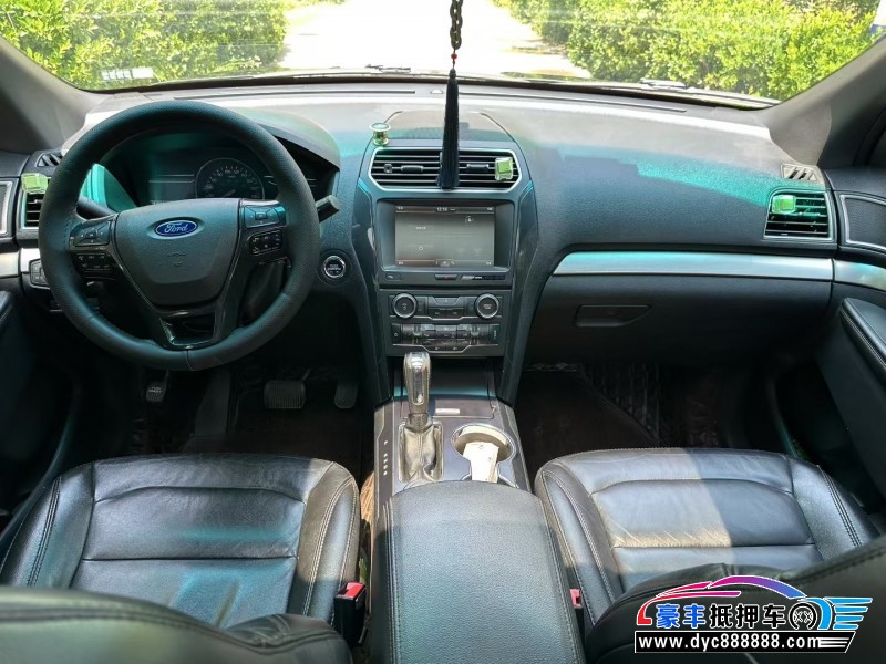 16年福特探险者轿车抵押车出售