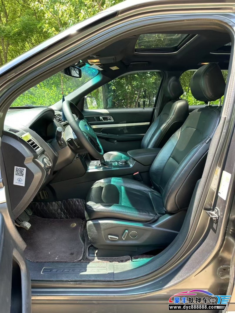 16年福特探险者轿车抵押车出售