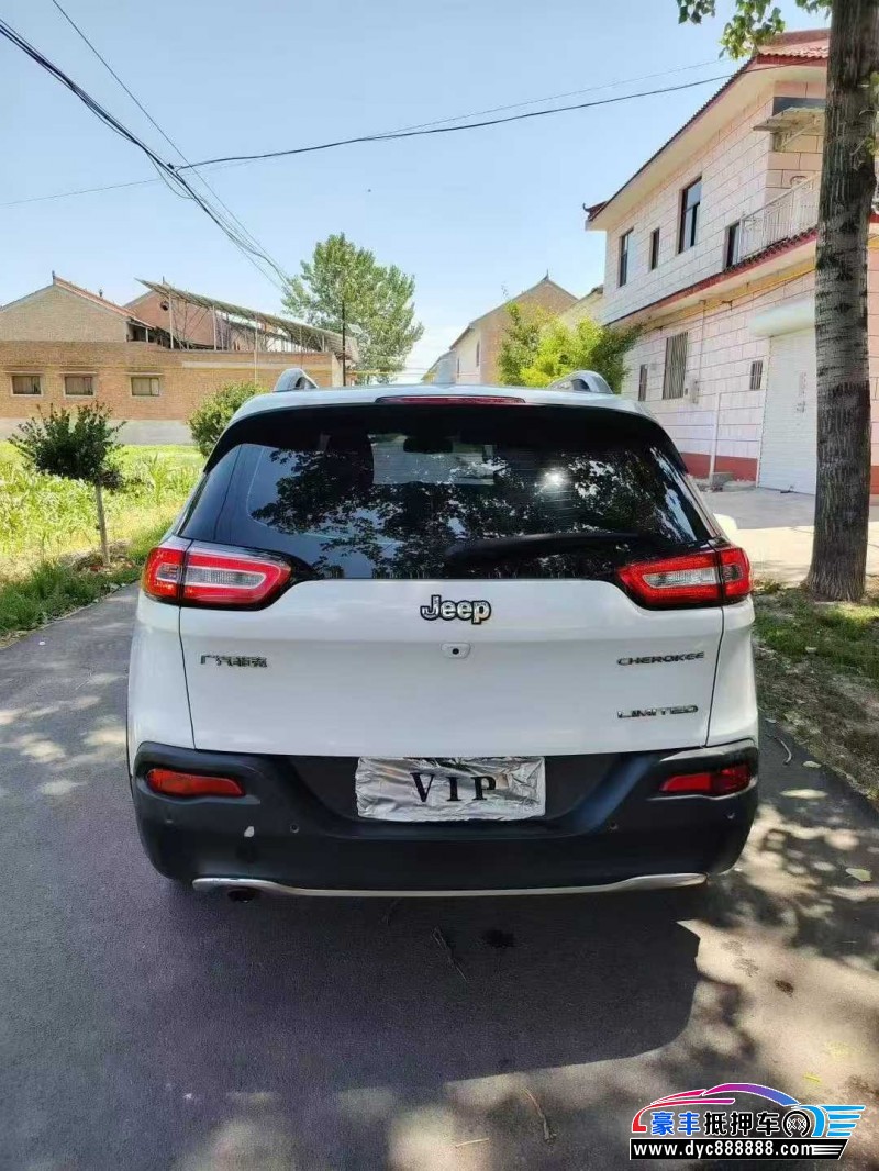 18年Jeep自由光轿车抵押车出售