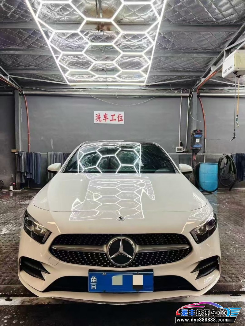 22年奔驰A轿车抵押车出售