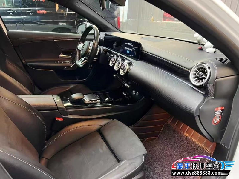 22年奔驰A轿车抵押车出售